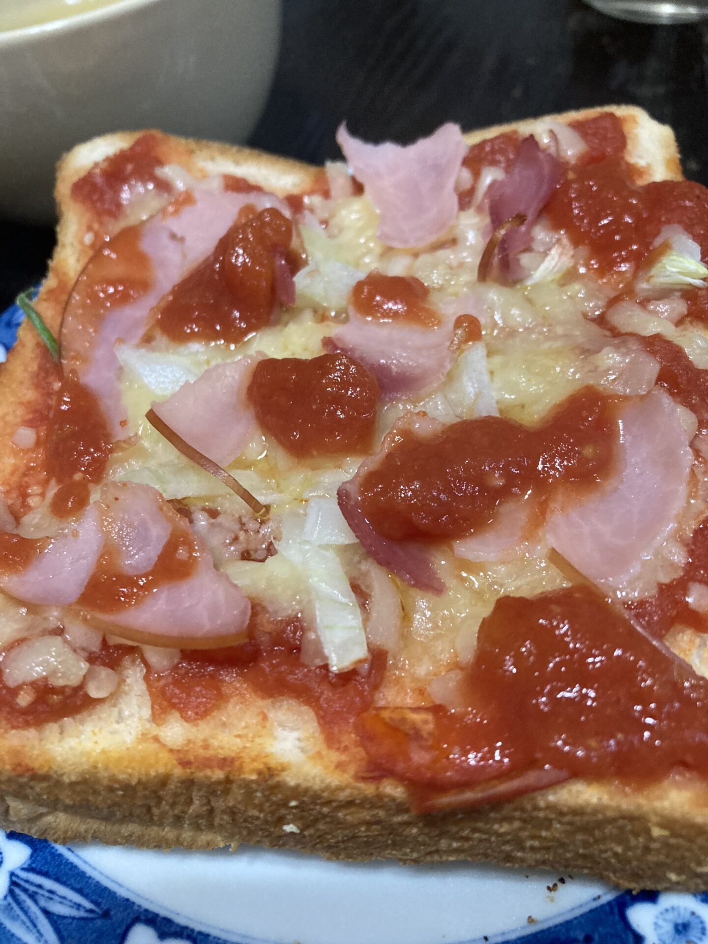 トマト缶を使った美味しいピザトースト