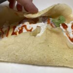 ホットケーキミックスでカッテージチーズとレタスとハムのチリソースのクレープ