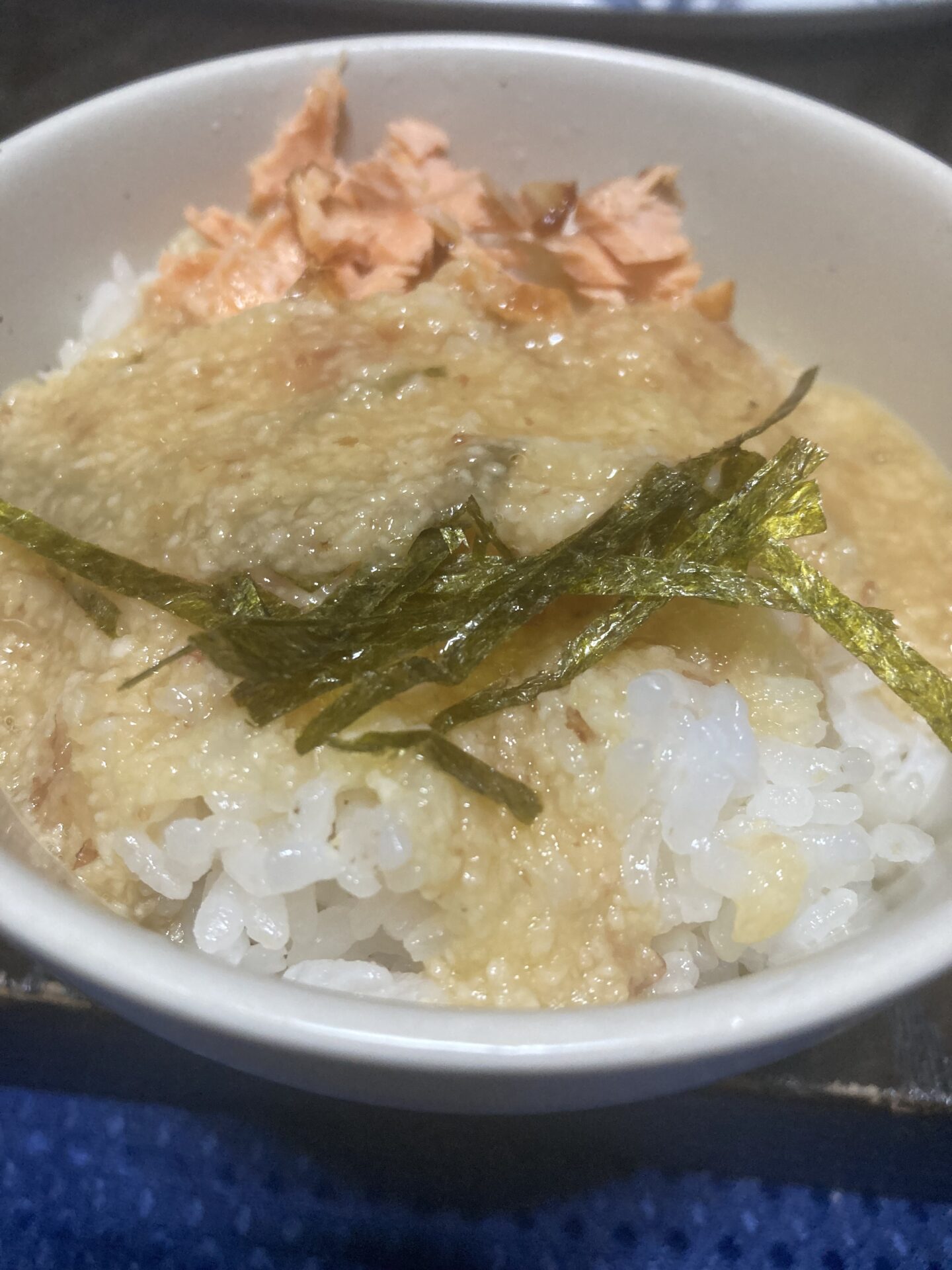 すぐ出来て美味しい！シャケととろろご飯
