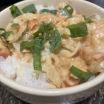 すぐ出来て美味しい！シャケと玉ねぎ丼