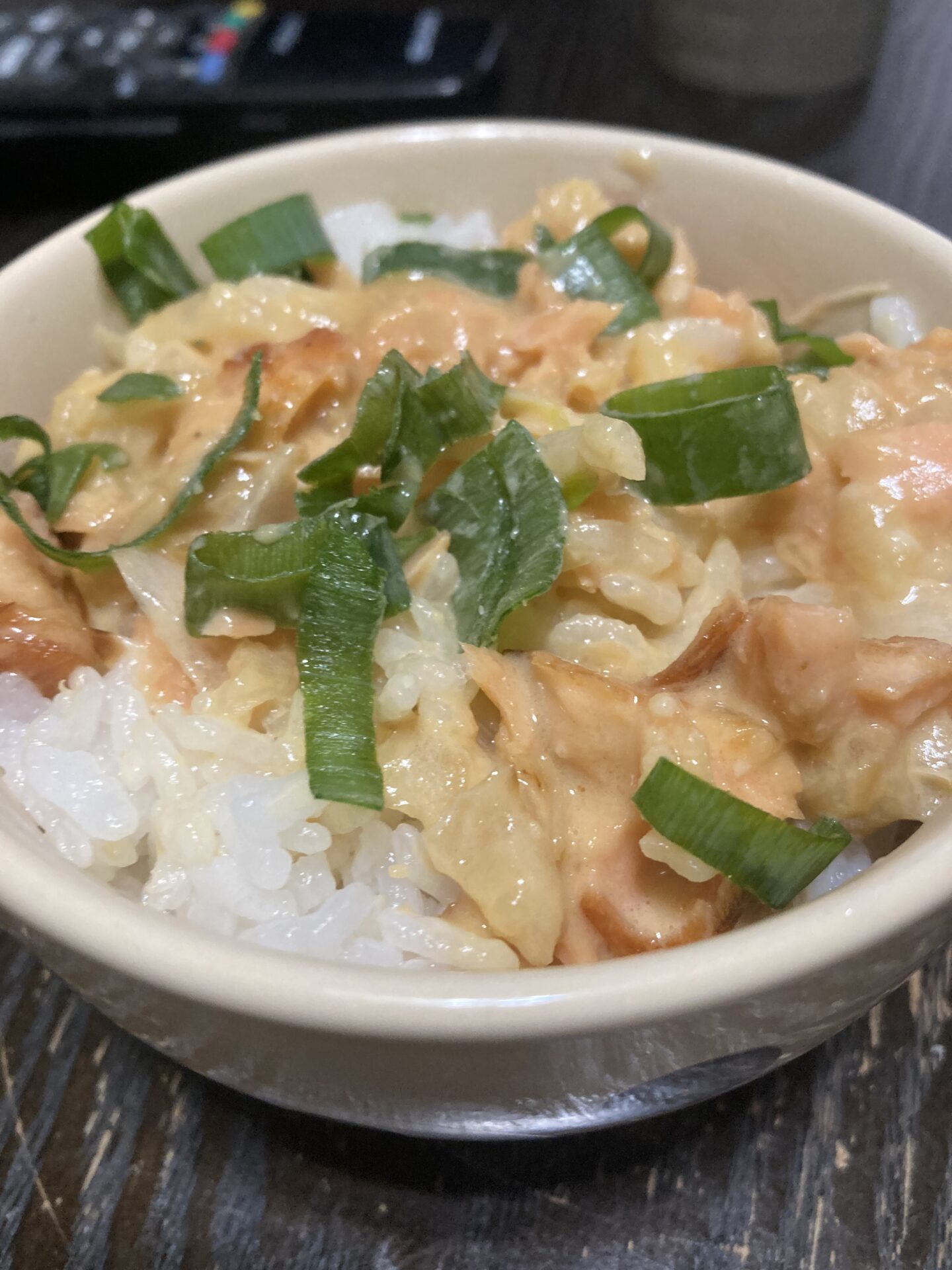 すぐ出来て美味しい！シャケと玉ねぎ丼