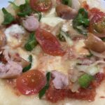 強力粉で生地からモッツァレラチーズとマルゲリータ風ピザをつくる。