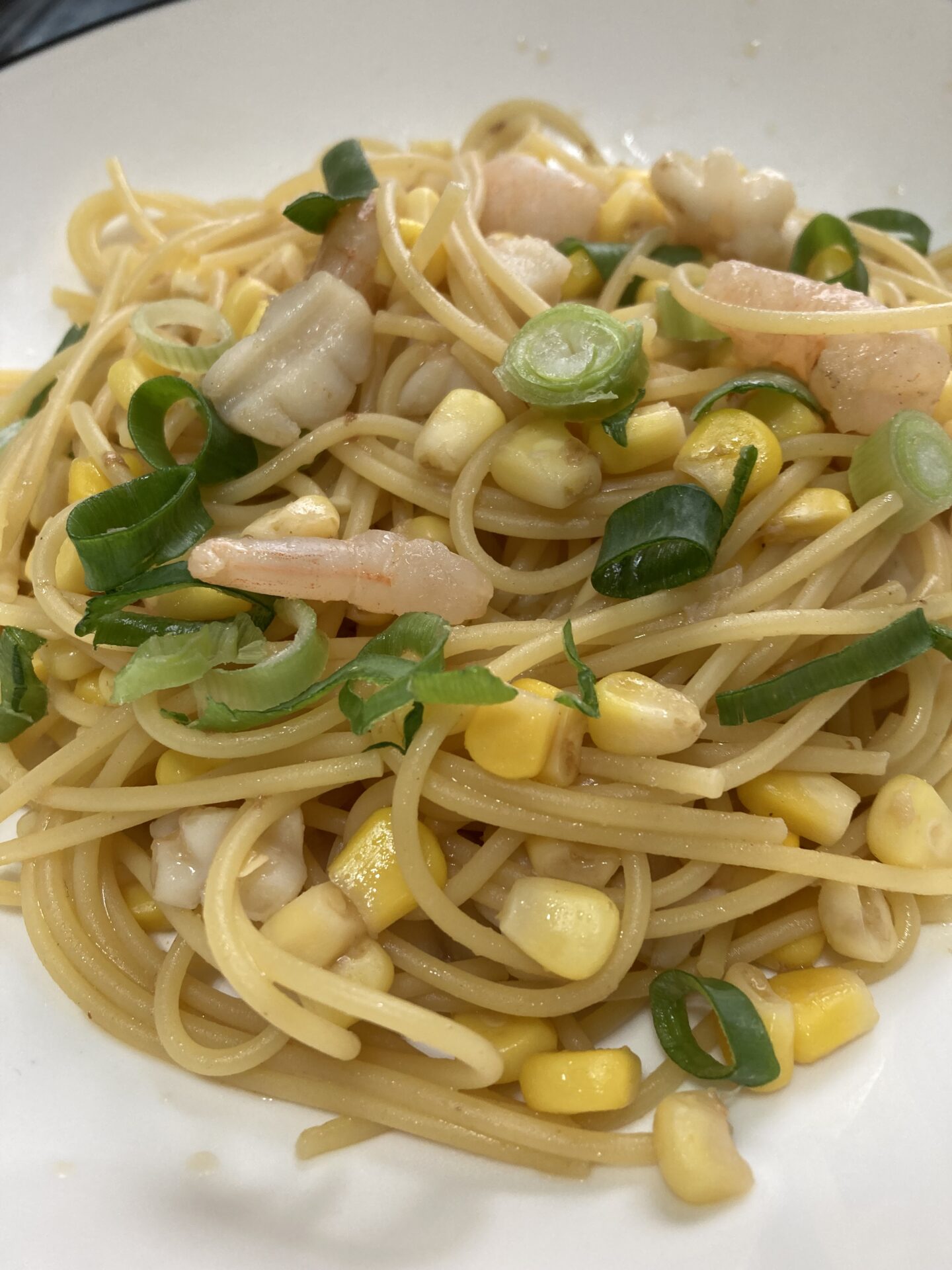 お手軽に美味しい！シーフードとバターコーンの醤油パスタ