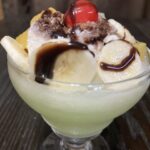 メロンソーダゼリーのミニフルーツパフェ