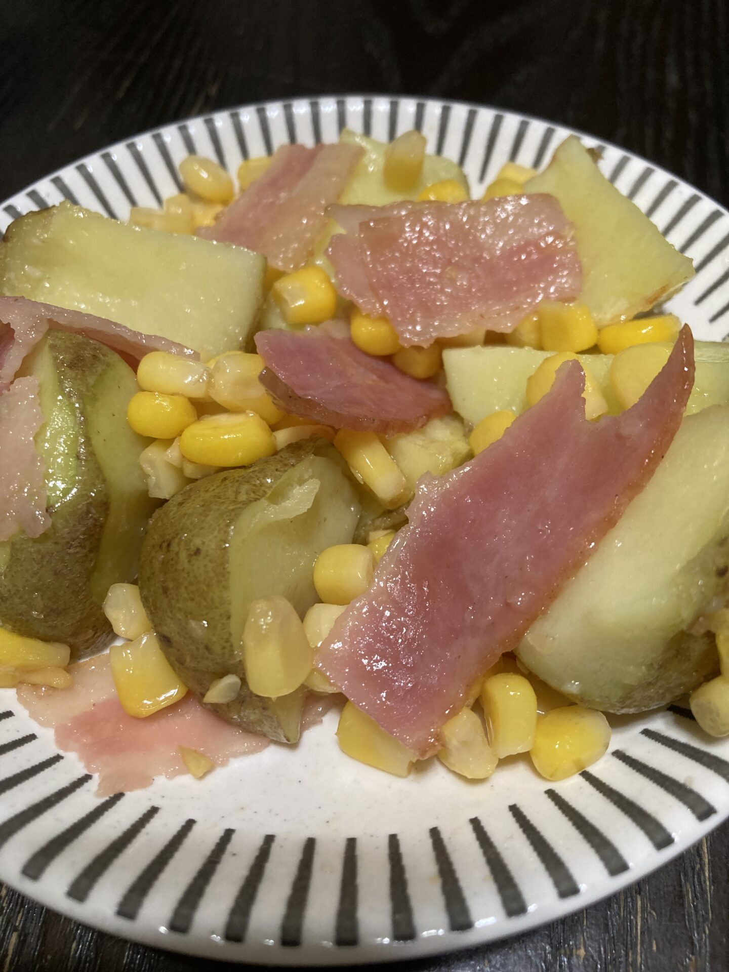 手早く作る!ベーコンとジャガバターコーン