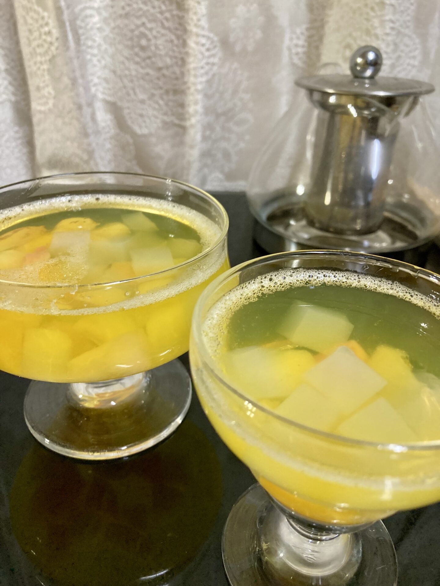 懐かしいナタデココとフルーツのマンゴージュースゼリー。