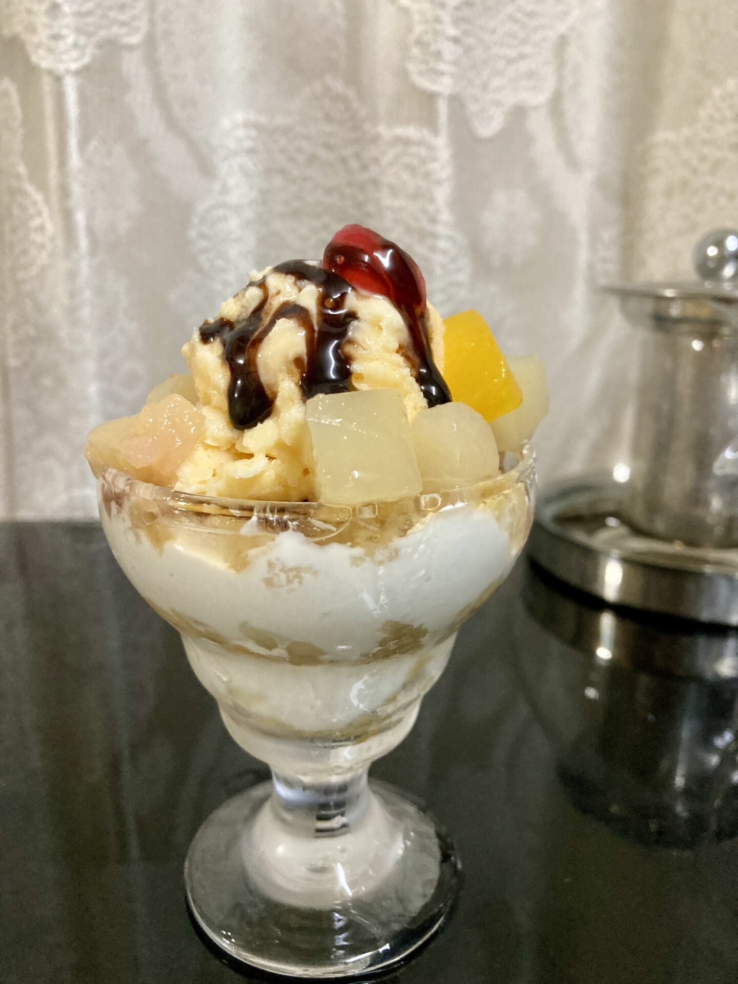 作ったチーズでティラミスとフルーツアイスパフェ