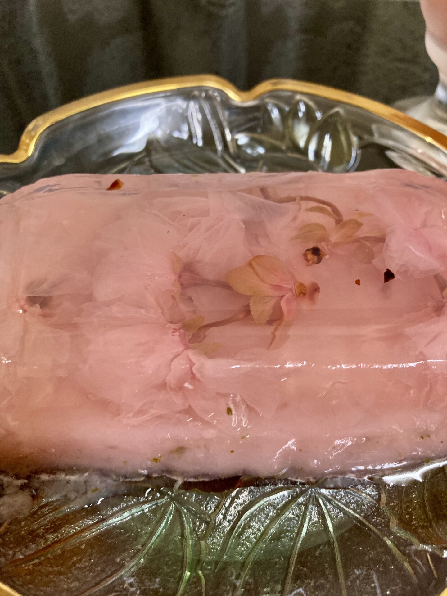 ほぼ混ぜて冷やすだけ！2層の桜の花の寒天と桜あんの羊羹