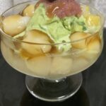 作ったバニラアイスや市販のアイスを抹茶アイスにする。
